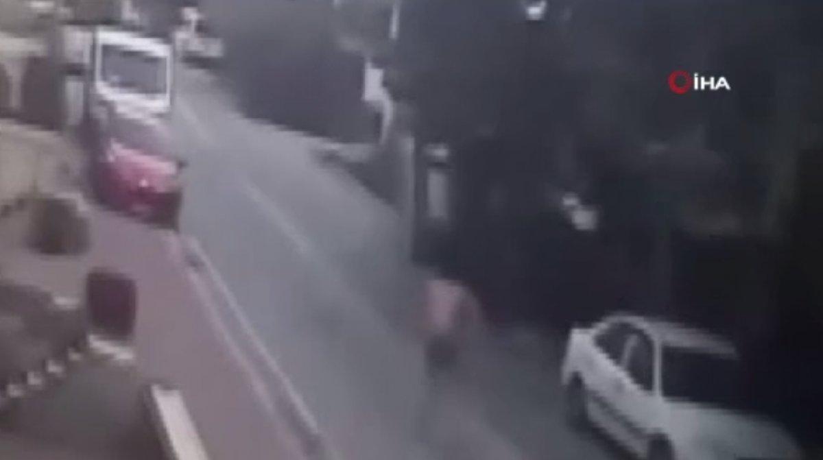 Esenyurt'ta eşyaları çalınan adam, yarı çıplak hırsız kovaladı