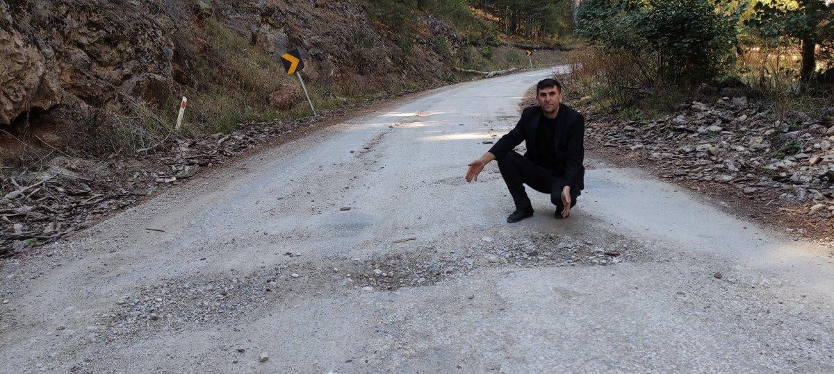 Bursa'da böbrek taşını bozuk yolda traktöre binerek düşürüyorlar