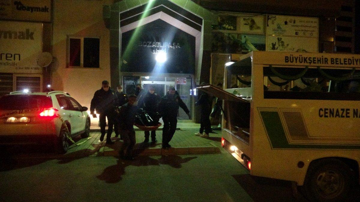 Kayseri'de 22 yaşındaki genç 14. kattan arabanın üstüne düştü