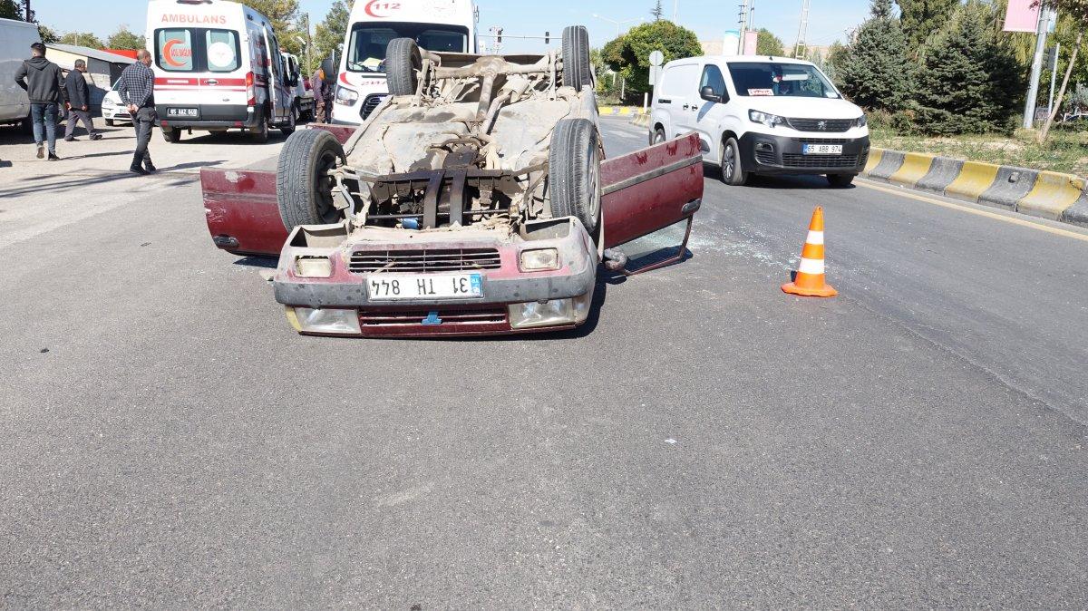 Van’da 2 otomobil çarpıştı: 8 yaralı