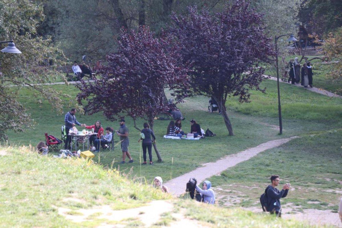 Gölcük Tabiat Parkı'na tatilci akını