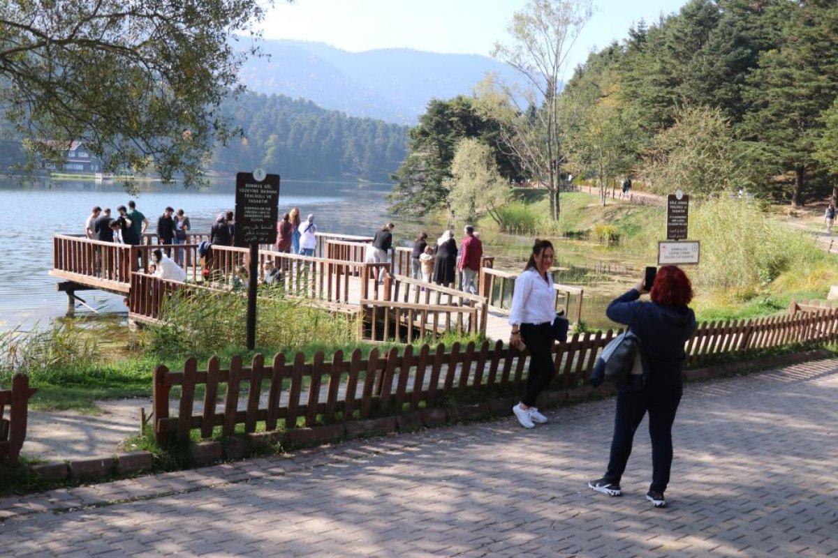 Gölcük Tabiat Parkı'na tatilci akını