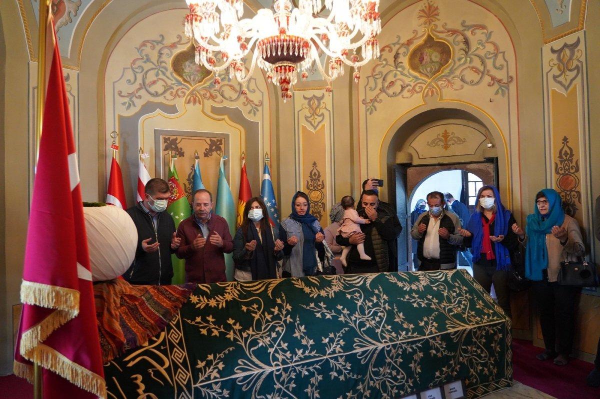 CHP’li başkanlar, Ertuğrul Gazi'nin türbesinde