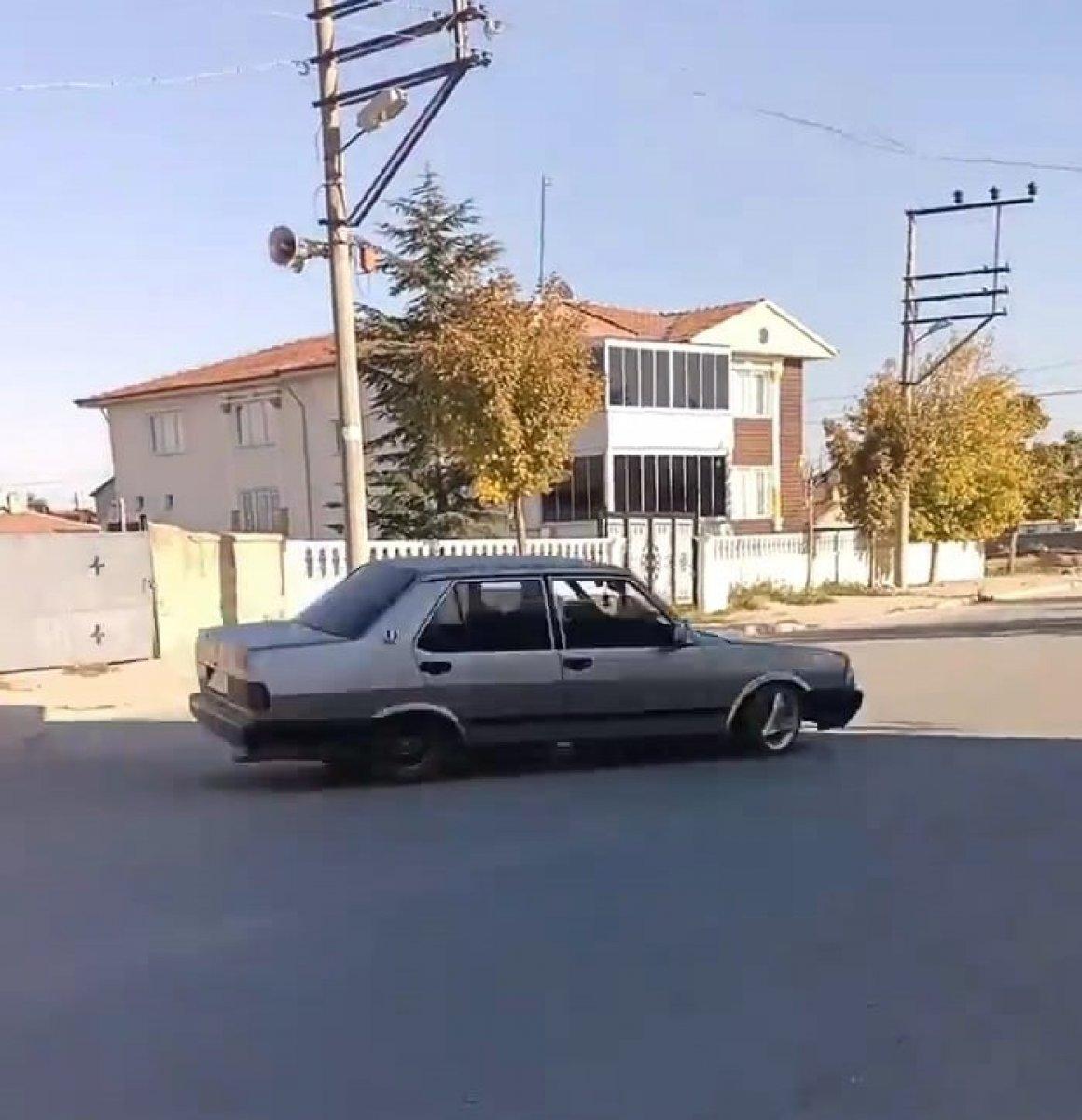 Afyonkarahisar’da ehliyetsiz sürücü patinaj çekip, drift attı