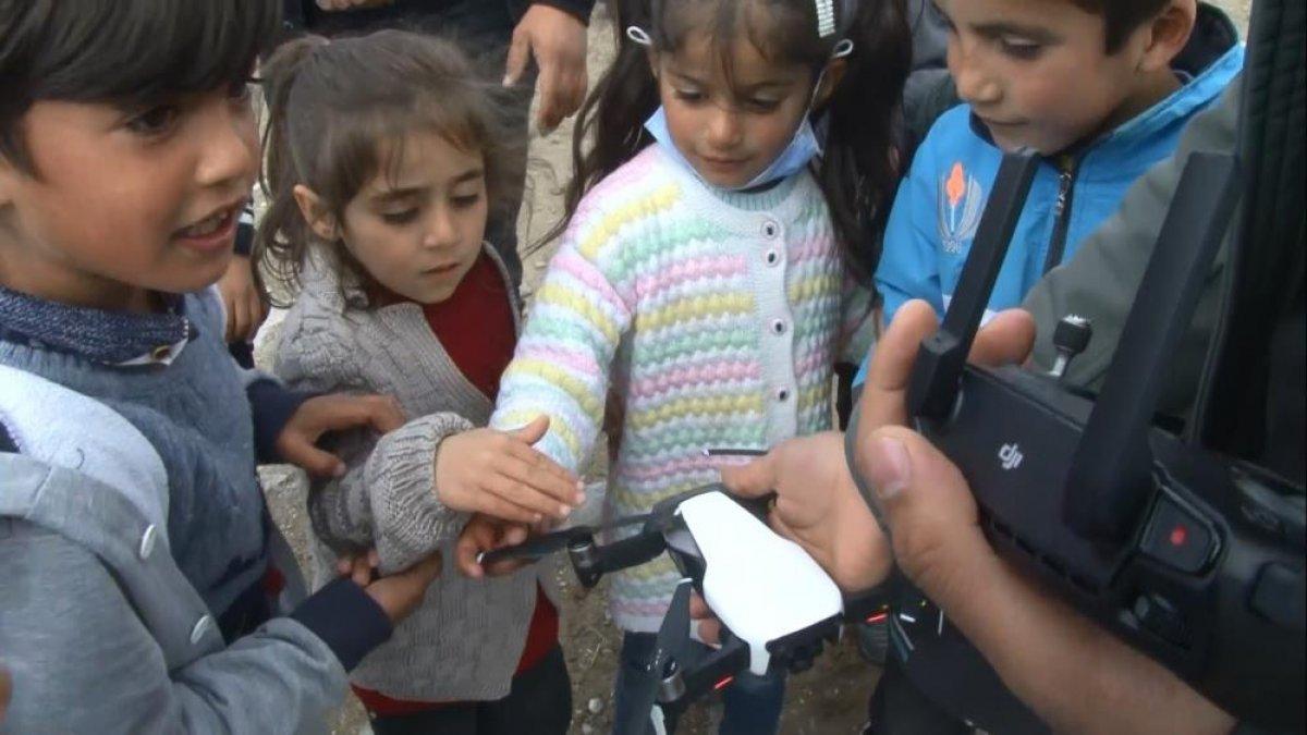 Erzurum'da çocuklar ilk kez gördükleri drone'u kovaladı