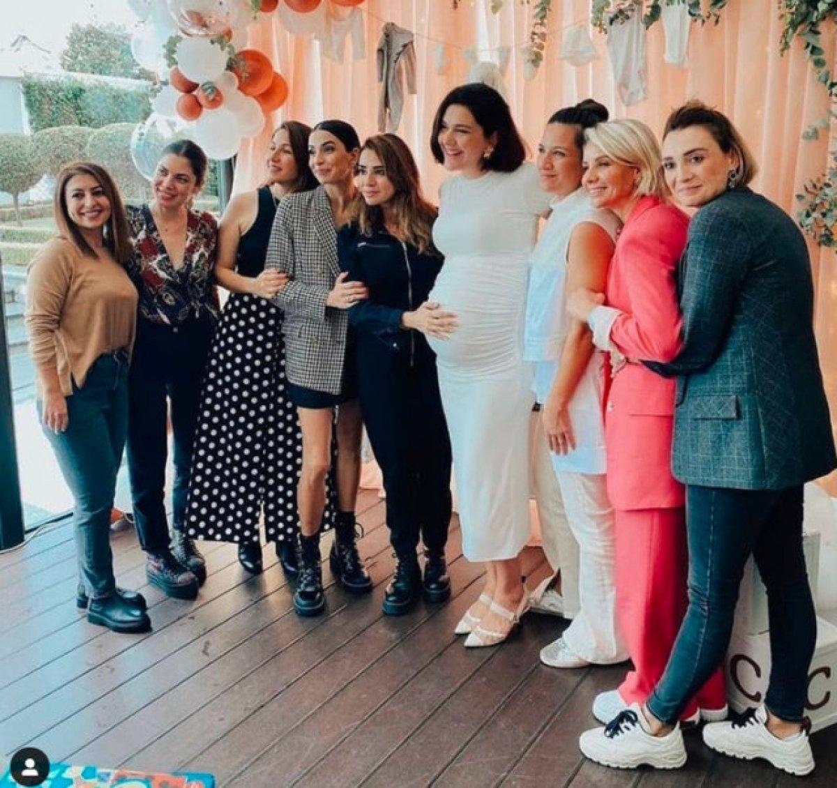 Bergüzar Korel baby shower partisi düzenledi