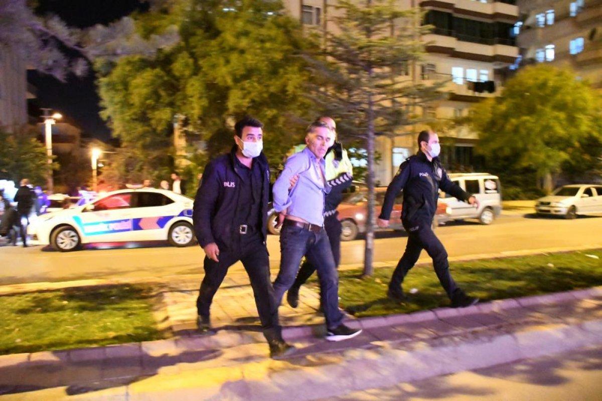 Aksaray'da zorla yere yatırılan alkollü sürücü, yerden kalkmadı