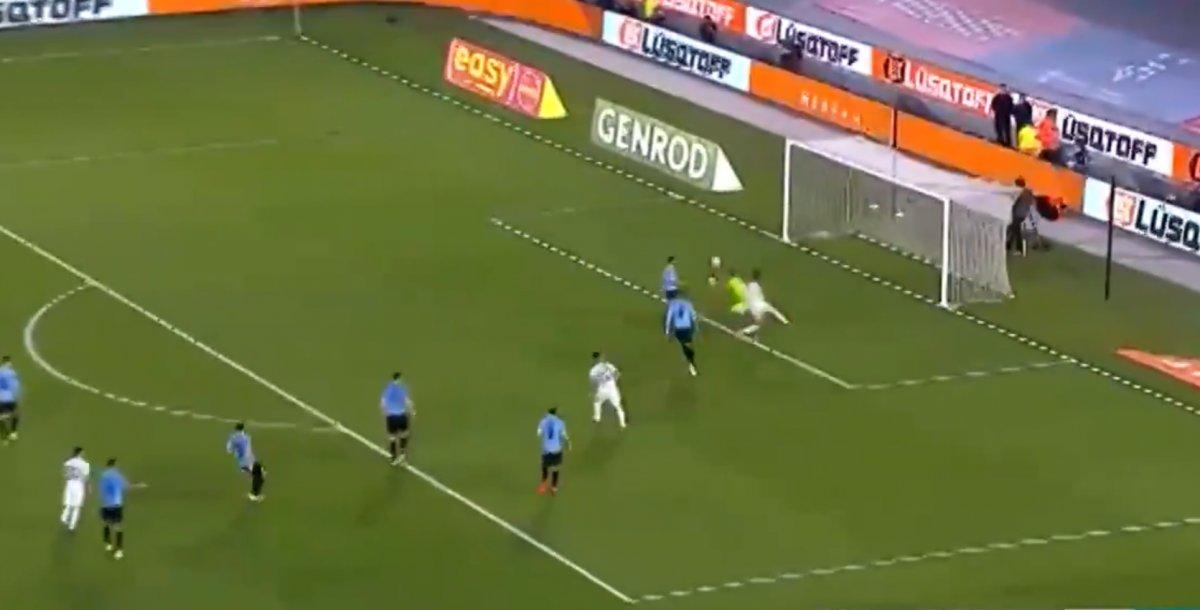 Messi'den Muslera'ya gol