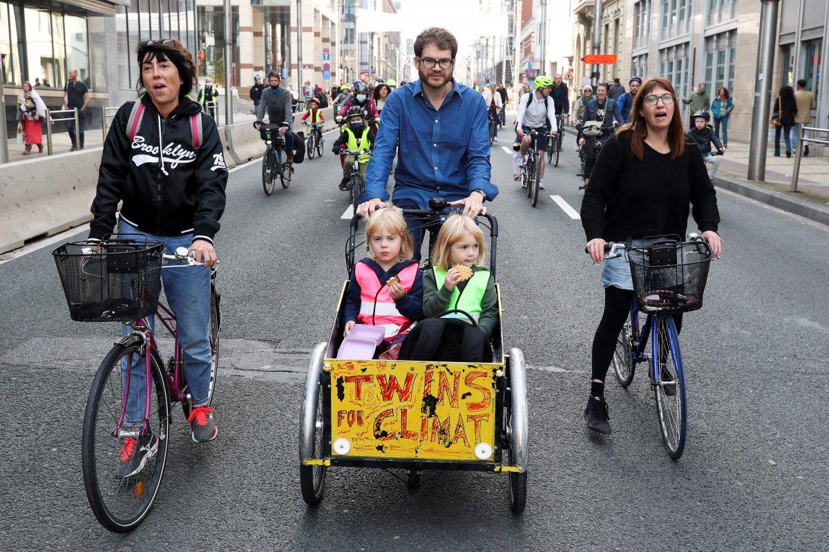 Brüksel'de iklim değişikliği protestosu düzenlendi