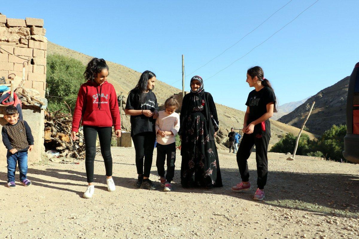 Yüksekova’da 117 yaşındaki kadın koronavirüsü yendi