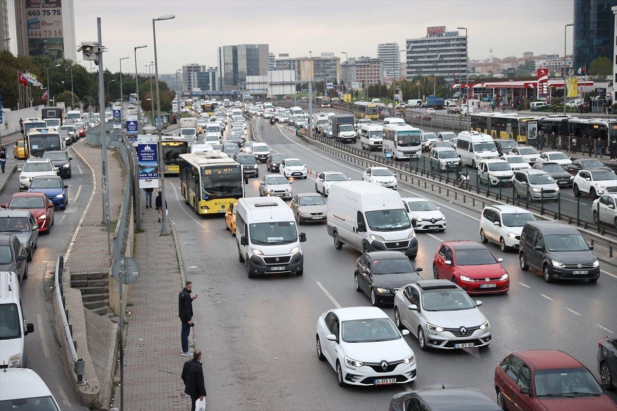 Haftanın ilk iş gününde İstanbul'da trafik yoğunluğu