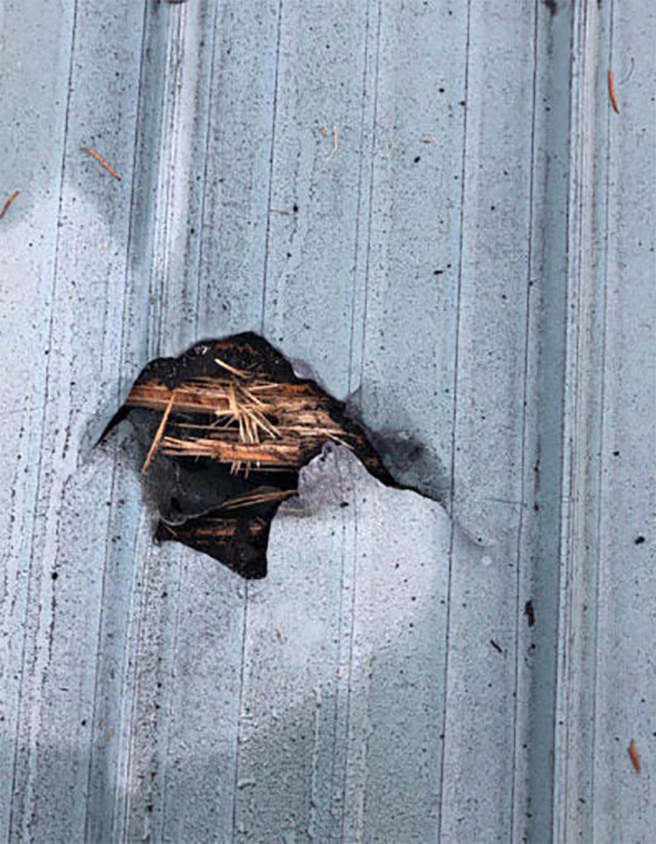 Kanada'da göktaşı, yatak odasına düştü