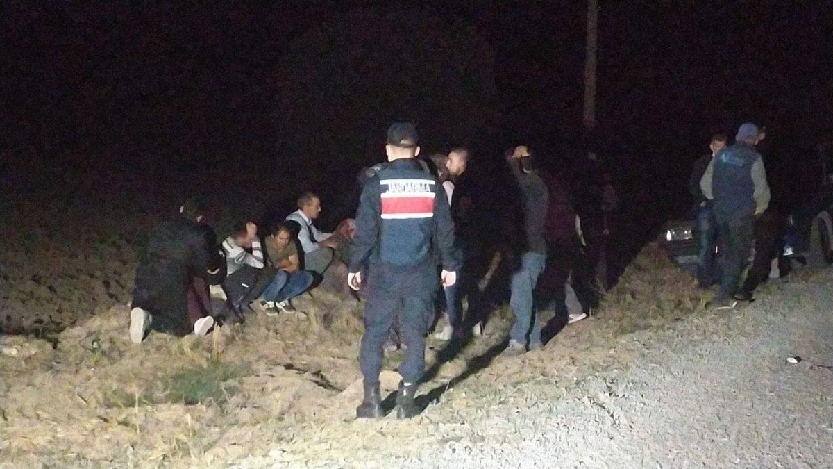 Uşak'ta otomobil şarampole devrildi: 1 ölü 1 yaralı