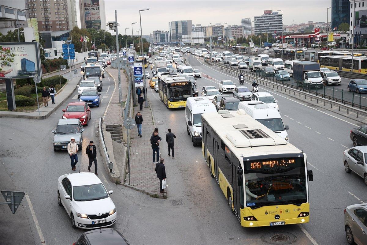 Haftanın ilk iş gününde İstanbul'da trafik yoğunluğu