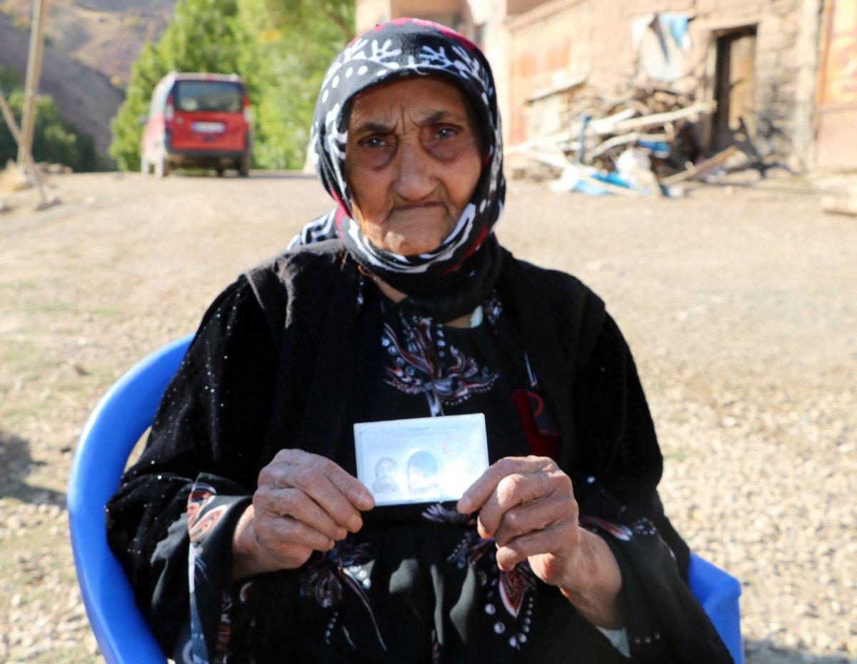 Yüksekova’da 117 yaşındaki kadın koronavirüsü yendi