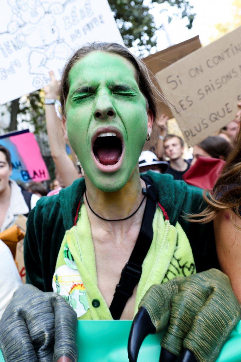 Brüksel'de iklim değişikliği protestosu düzenlendi