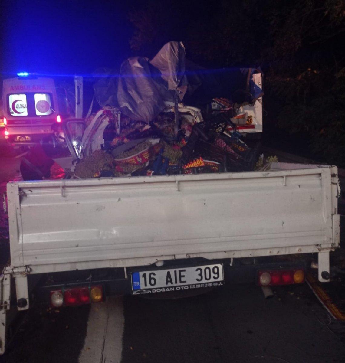 Kocaeli'de tıra kamyonet çarptı: 1 ölü