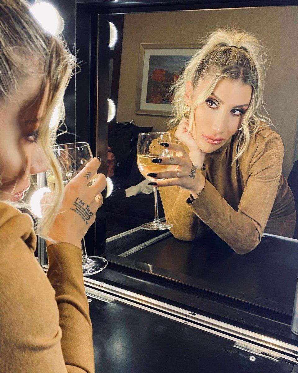 İrem Derici: Mustafa Sandal benim ilk gençlik aşkımdı