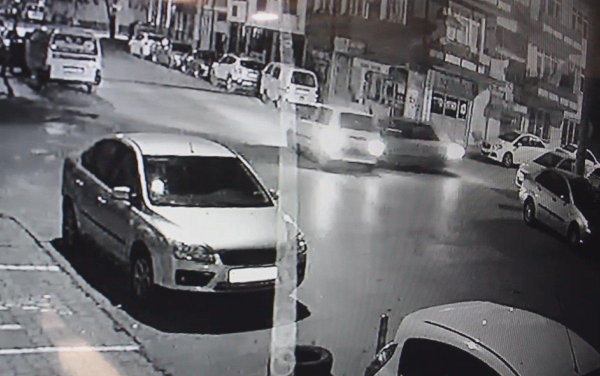 Sivas'ta dur levhasını dikkate almayan sürücü kaza yaptı