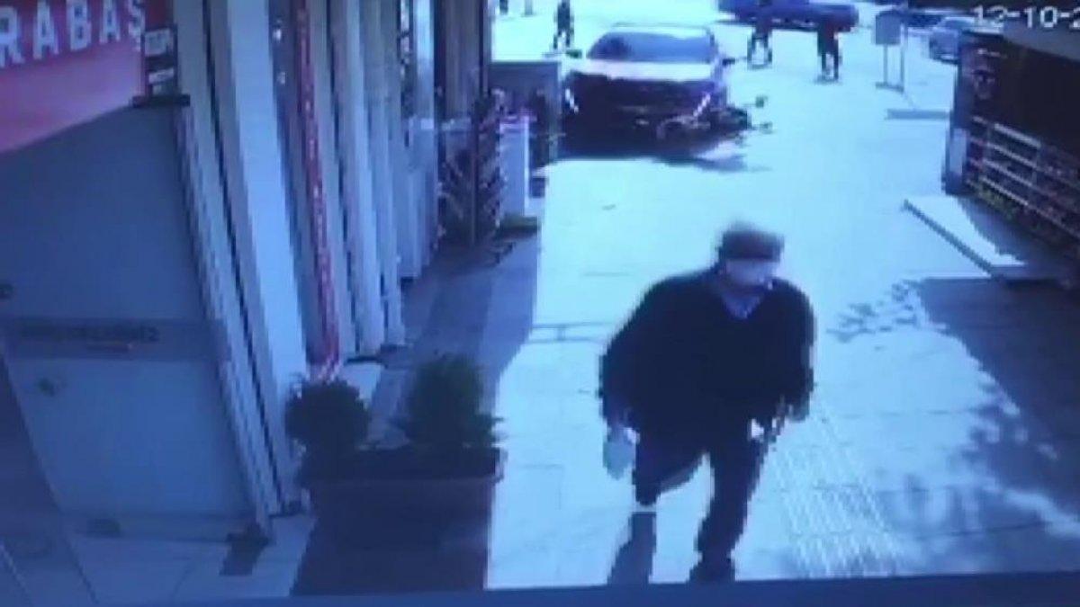 Sakarya'da kaldırımda yürüyen anne ve bebeğine otomobil çarptı