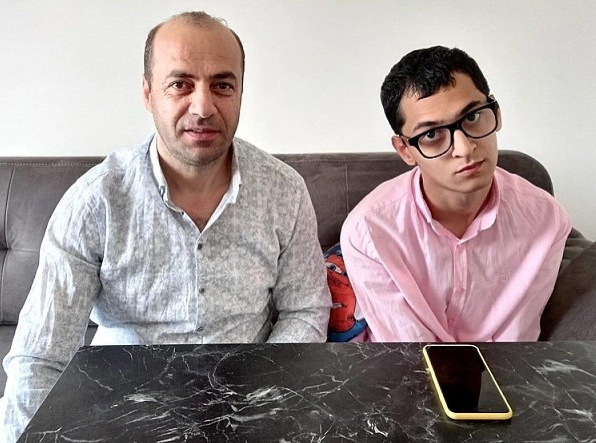 Edirneli serebral palsi hastası Berke, burnu ve ağzı ile 2 üniversite okuyor