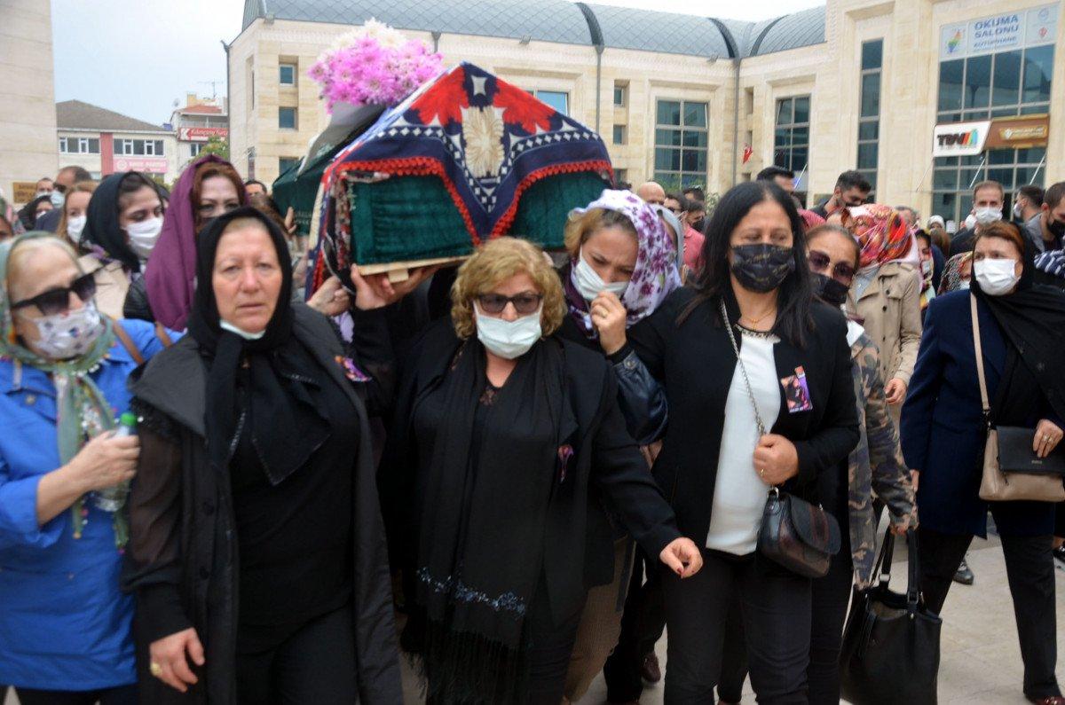 Avcılar'da öldürülen Esra Yıldız’ın tabutunu kadınlar taşıdı