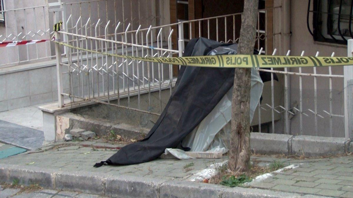 Avcılar’da cam silerken düşüp öldü