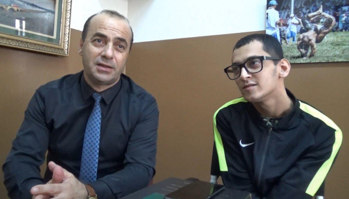 Edirneli serebral palsi hastası Berke, burnu ve ağzı ile 2 üniversite okuyor