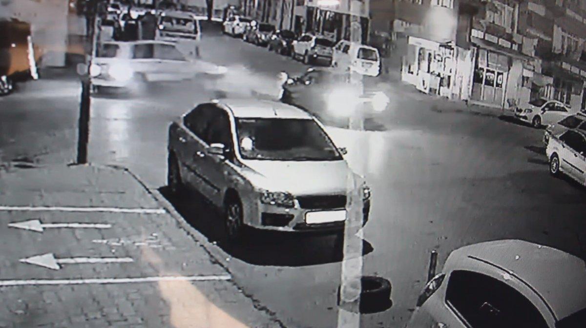 Sivas'ta dur levhasını dikkate almayan sürücü kaza yaptı