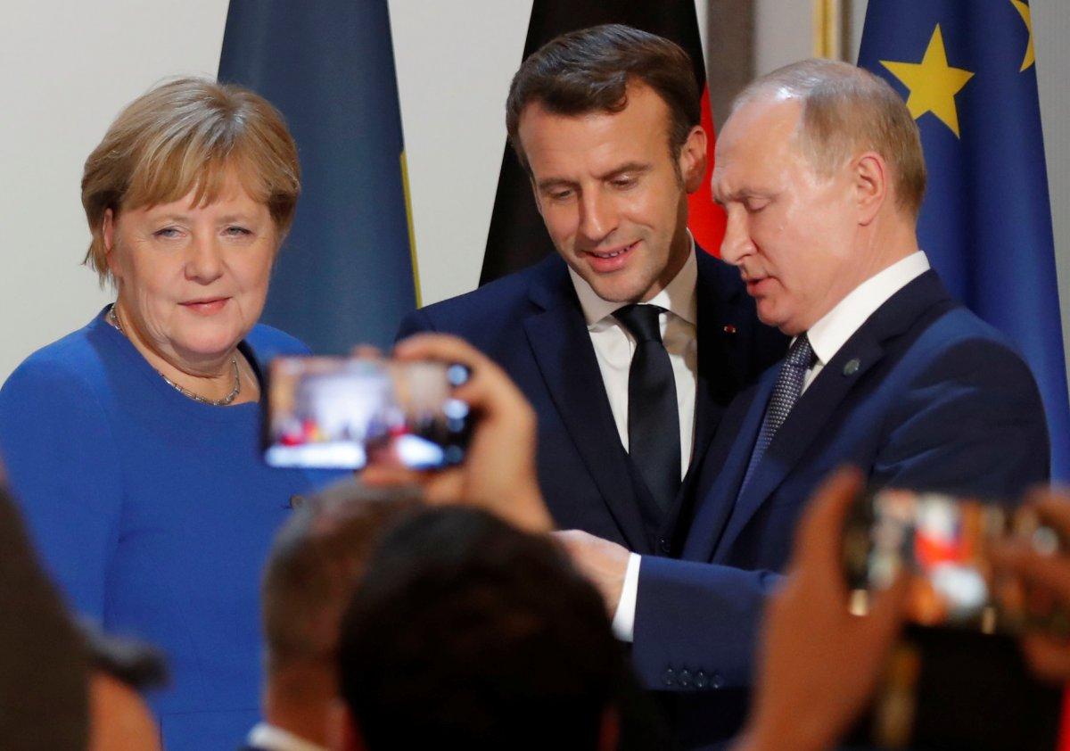 Putin, Merkel ve Macron ile Ukrayna meselesini konuştu