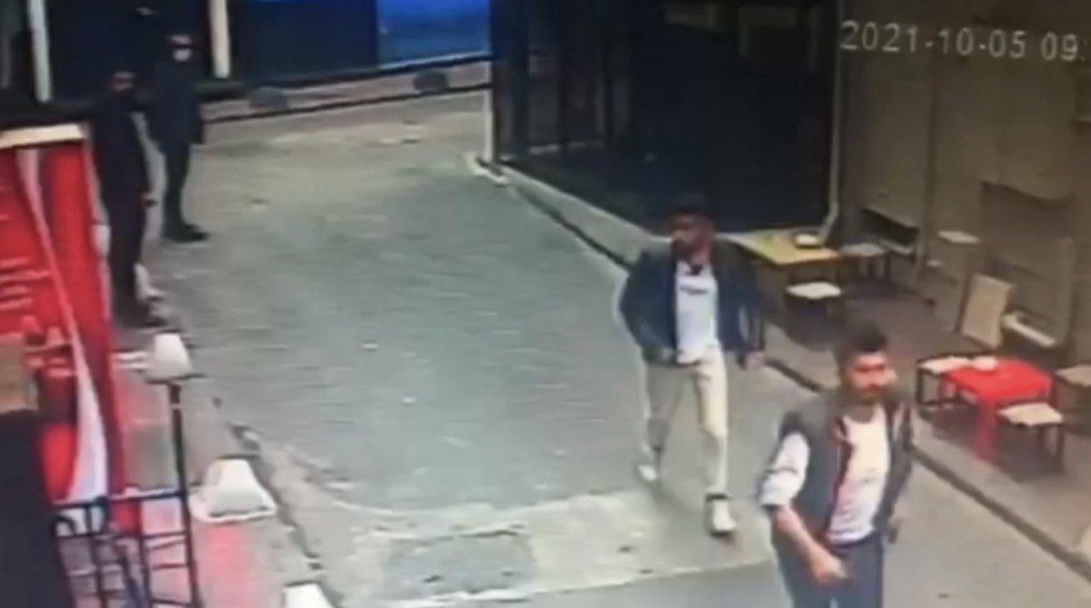 Taksim'de gençlere 'yolu açın' diyen turizmci, kalçasından vuruldu