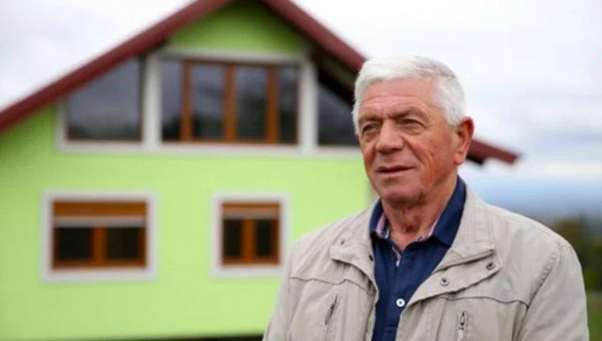 Bosna Hersek'te manzarayı beğenmeyen eşi için dönen ev yaptı