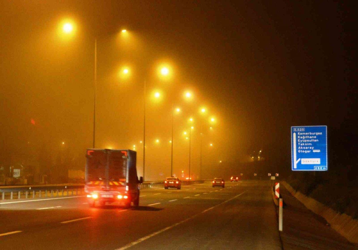 İstanbul’da gece saatlerinde sis etkili oldu