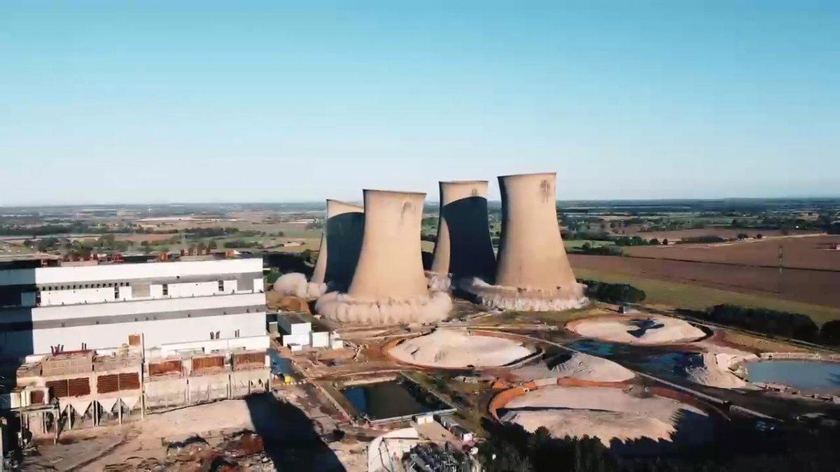 İngiltere'de soğutma kulelerinin yıkılma anı