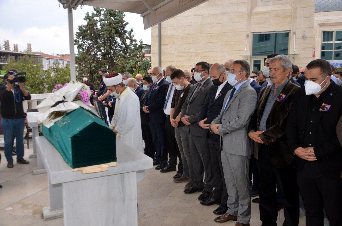 Avcılar'da öldürülen Esra Yıldız’ın tabutunu kadınlar taşıdı