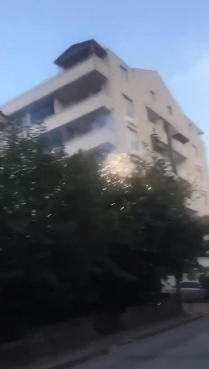 Kocaeli'de bina yıkımı sırasında patlamalar yaşandı