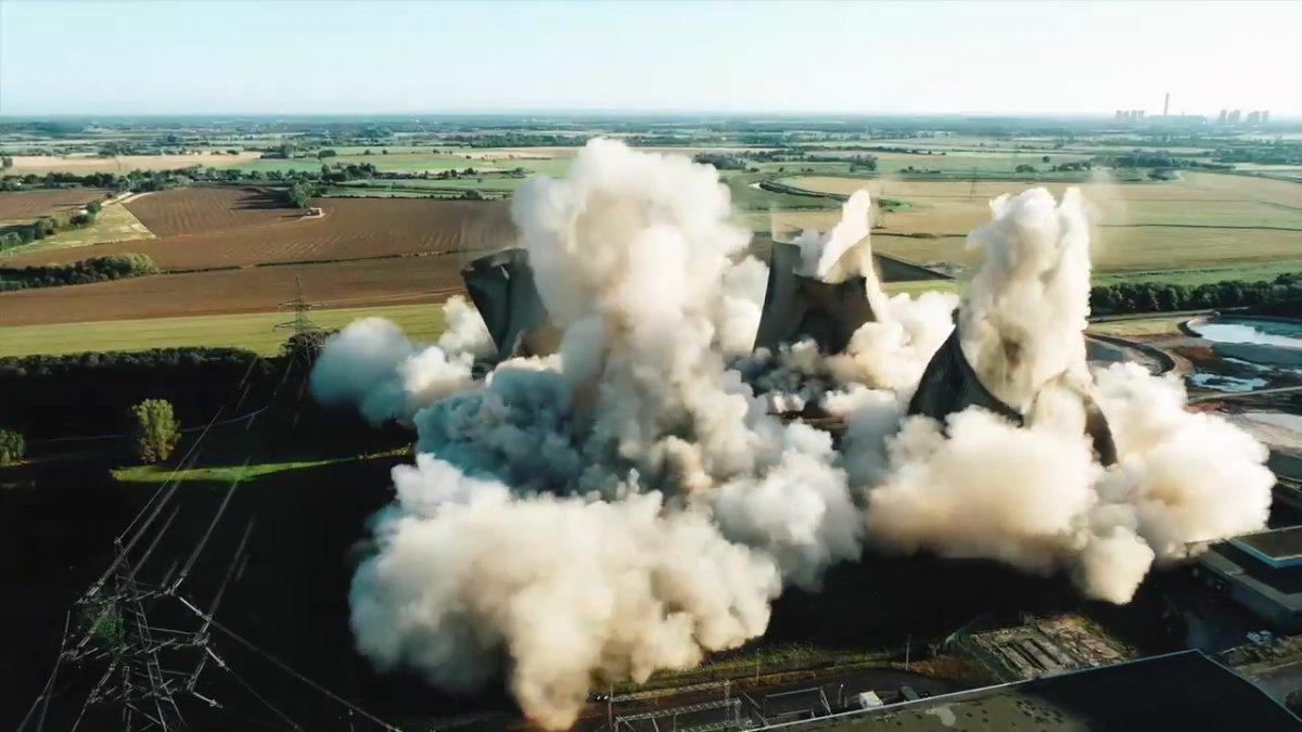 İngiltere'de soğutma kulelerinin yıkılma anı