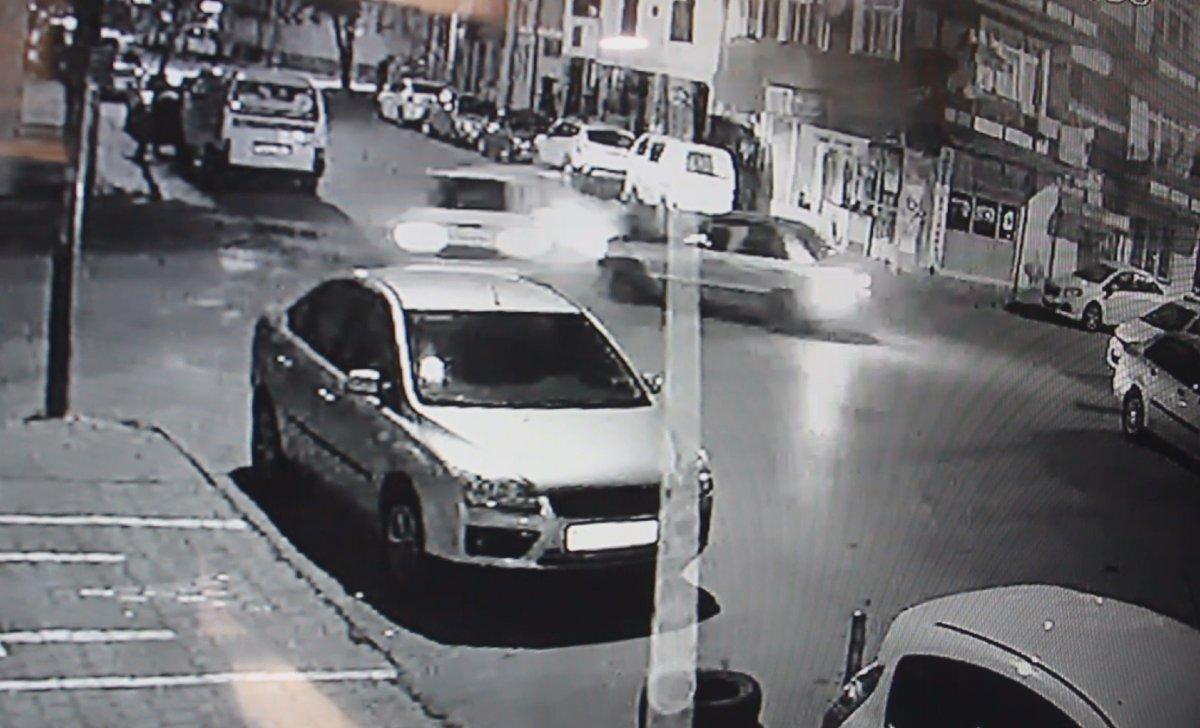 Sivas'ta dur levhasını dikkate almayan sürücü kaza yaptı