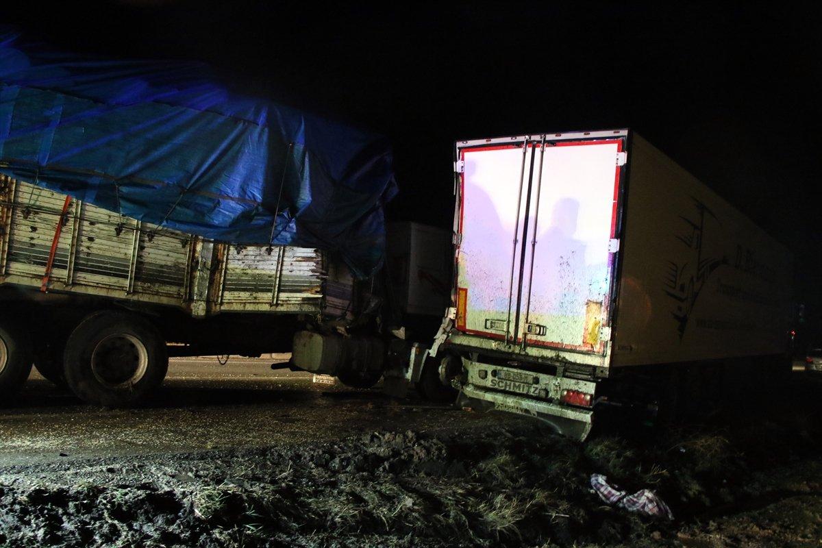 Uşak'ta tankerin çarptığı sürücü yaşamını yitirdi