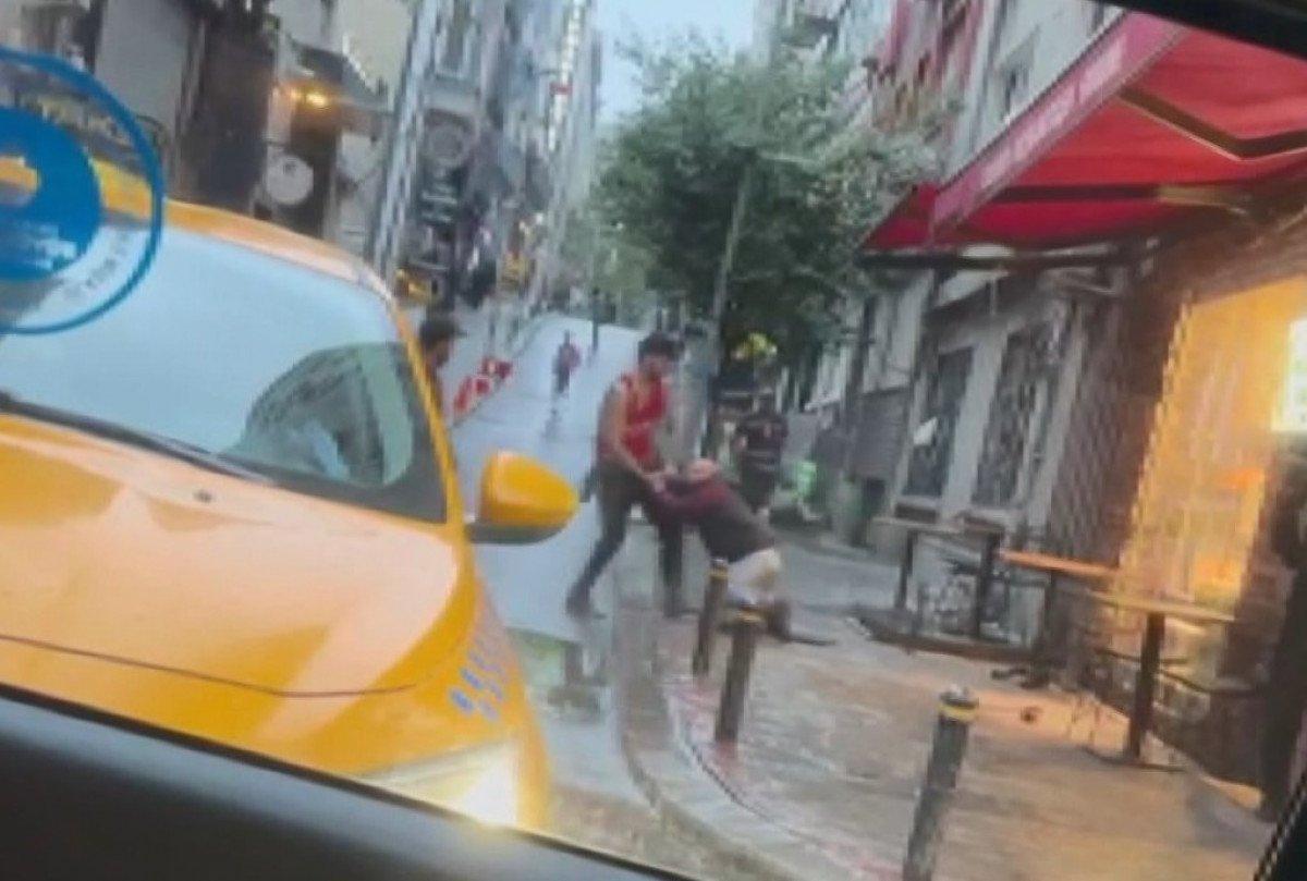 Şişli’de ABD’li turist, otel çalışanını darbedip yerde sürükledi
