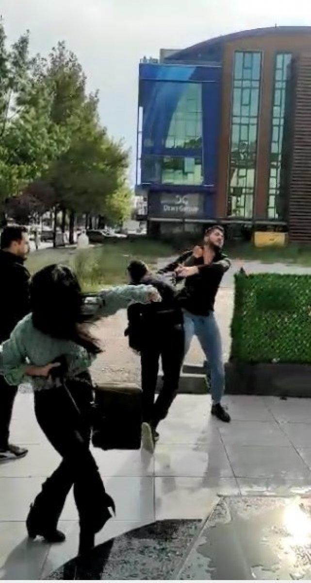 Kocaeli'deki güzellik merkezi ortakları, yumruklarla birbirini darbetti