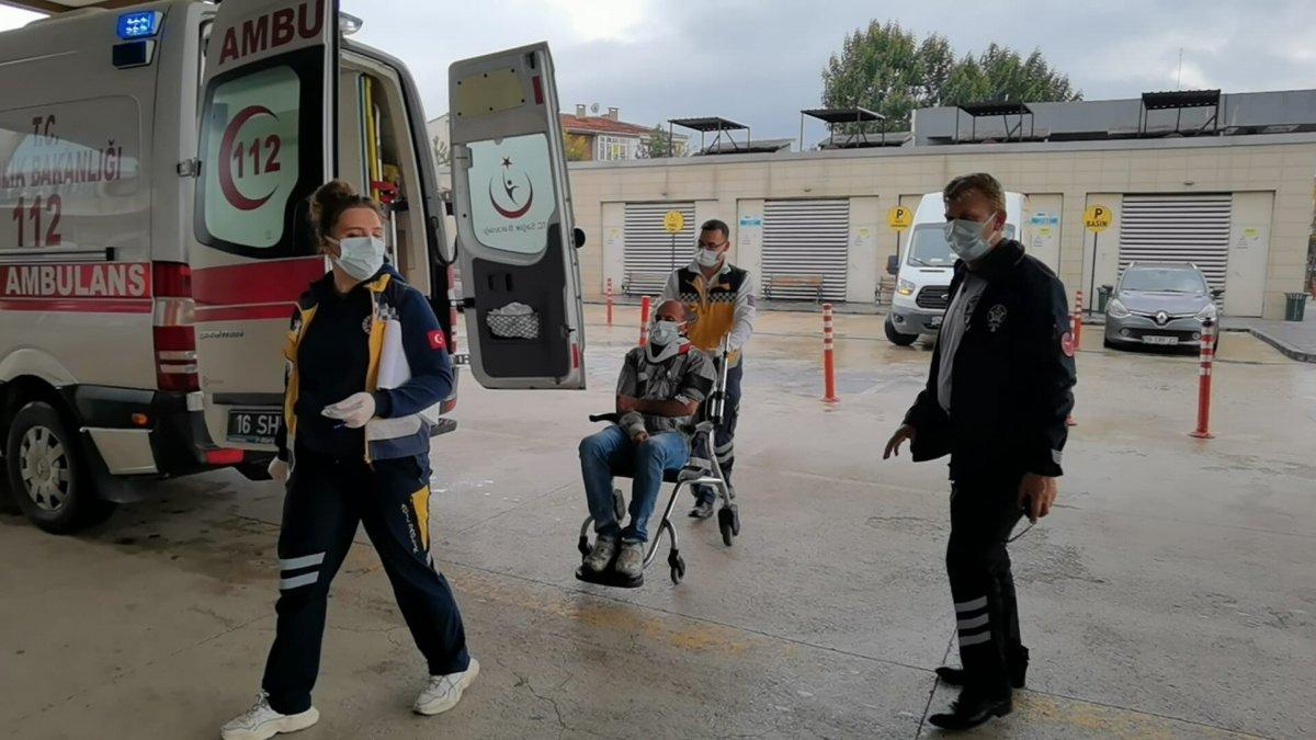 Bursa’da freni patlayan kamyonet, şarampole yuvarlandı