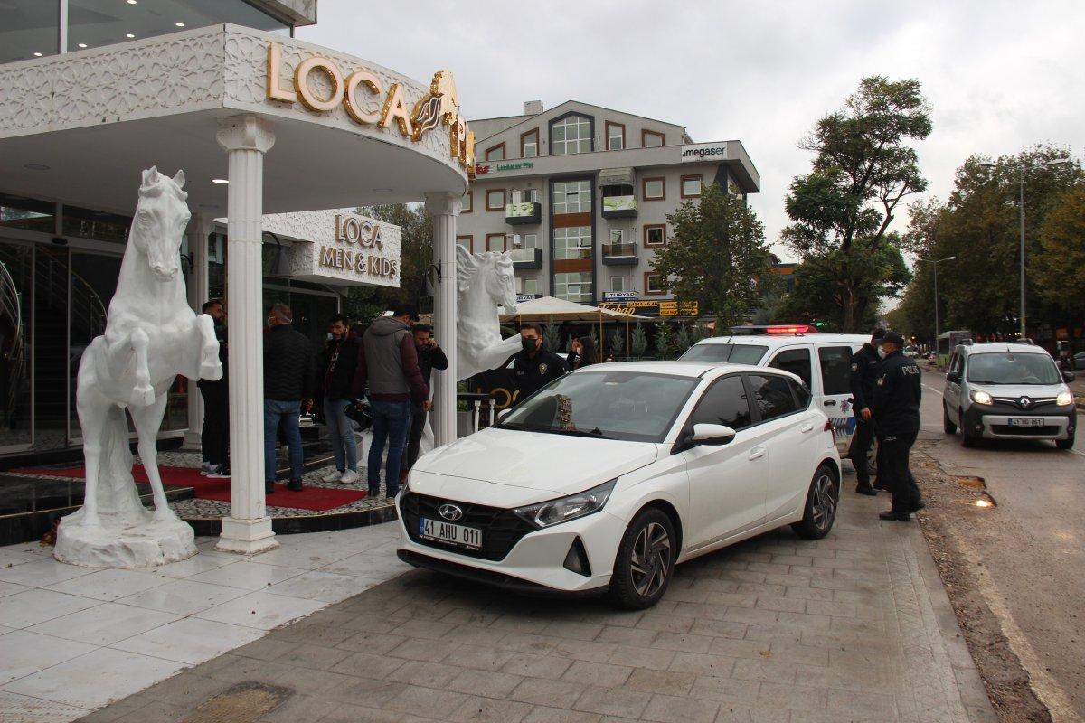 Kocaeli'deki güzellik merkezi ortakları, yumruklarla birbirini darbetti