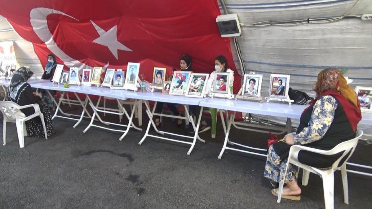 Diyarbakır'da evlat nöbeti tutan baba: Ne şartla oğlumu büyüttüğümü HDP bilmez