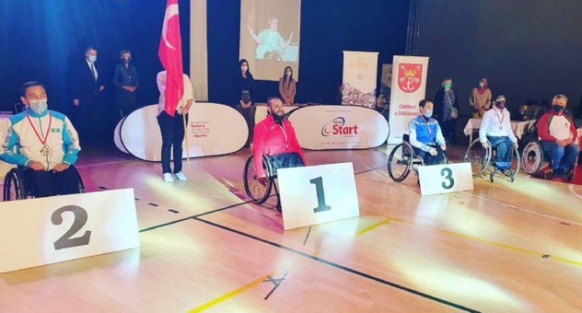 Milli para dansçı Barış Bayraktar'dan altın madalya