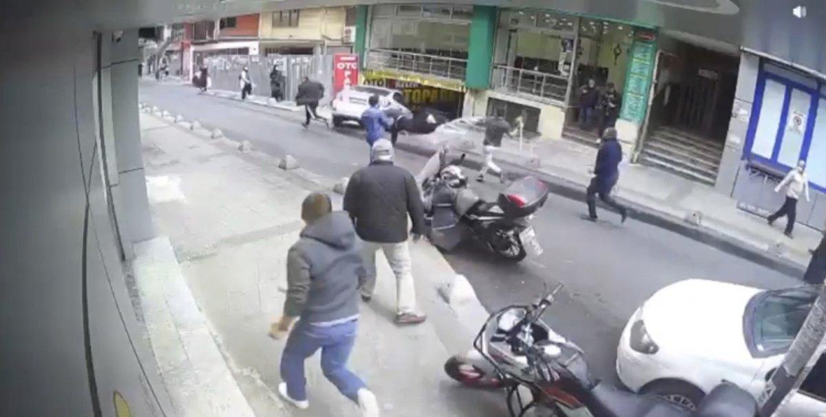 Kağıthane’de börekçiye dışarıdan yemek getirdi, sopalı sandalyeli kavga çıktı