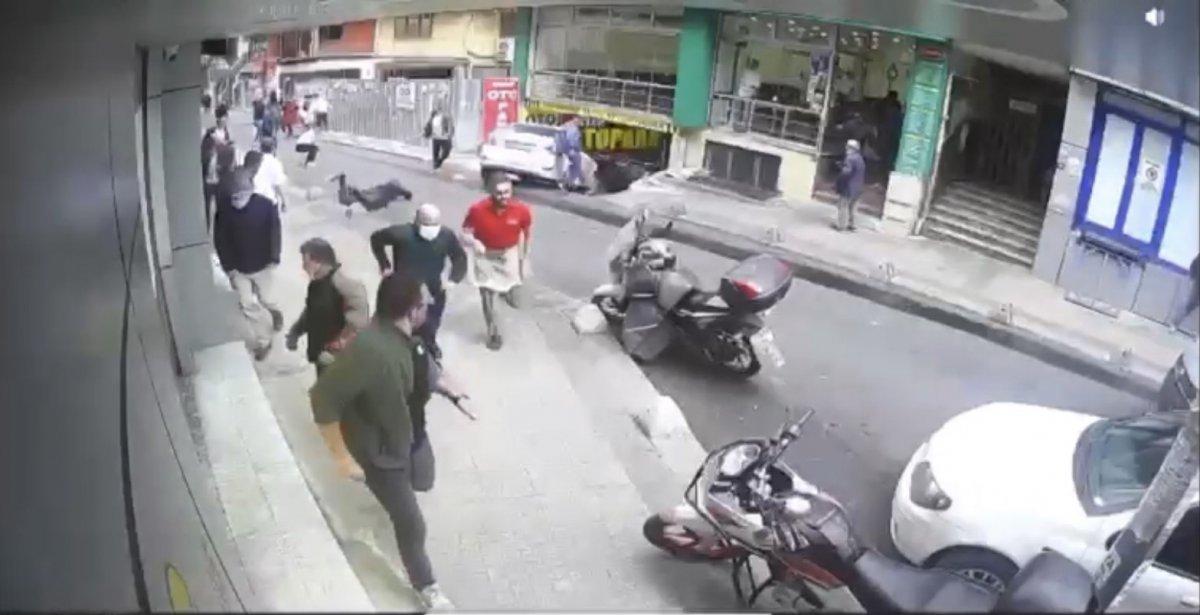 Kağıthane’de börekçiye dışarıdan yemek getirdi, sopalı sandalyeli kavga çıktı