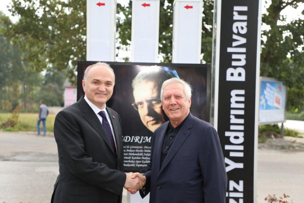 Aziz Yıldırım, isminin verildiği bulvarı gezdi