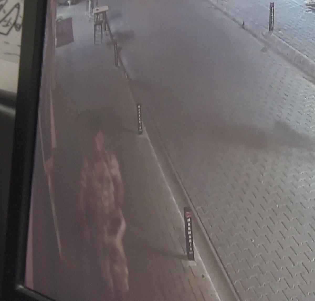 Muğla’da, dükkanın önündeki mama kaplarını çaldı