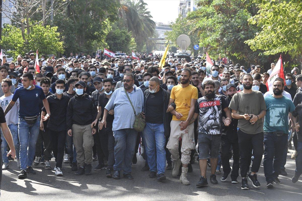 Beyrut'taki patlama soruşturması protesto edilince sokaklar karıştı